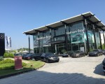 Lei Shing Hong, chủ đầu tư của Vietnam Star, vừa mua lại các đại lý Mercedes-Benz tại Anh