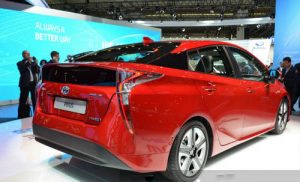 Toyota Prius 2016 tiêu thụ nhiên liệu chỉ 40 km/lít